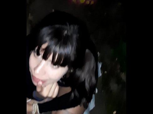 ❤️ 在街上膨胀的阴茎，以换取糖果 ❤❌ Sex video