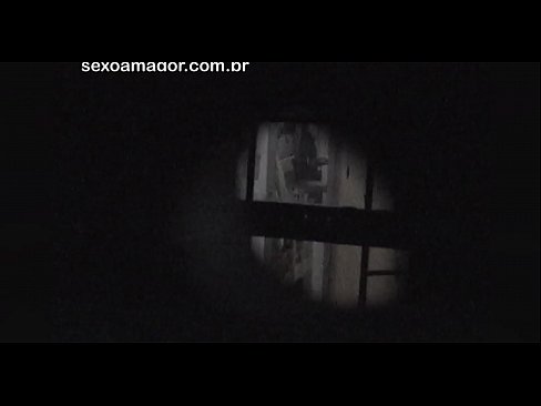 ❤️ 金发女郎被隐藏在空心砖后面的邻居偷窥者偷偷录影 ❤❌ Sex video