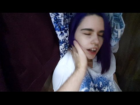 ❤️ 在衣柜里发现我的妹妹并帮助她射精 ❤❌ Sex video